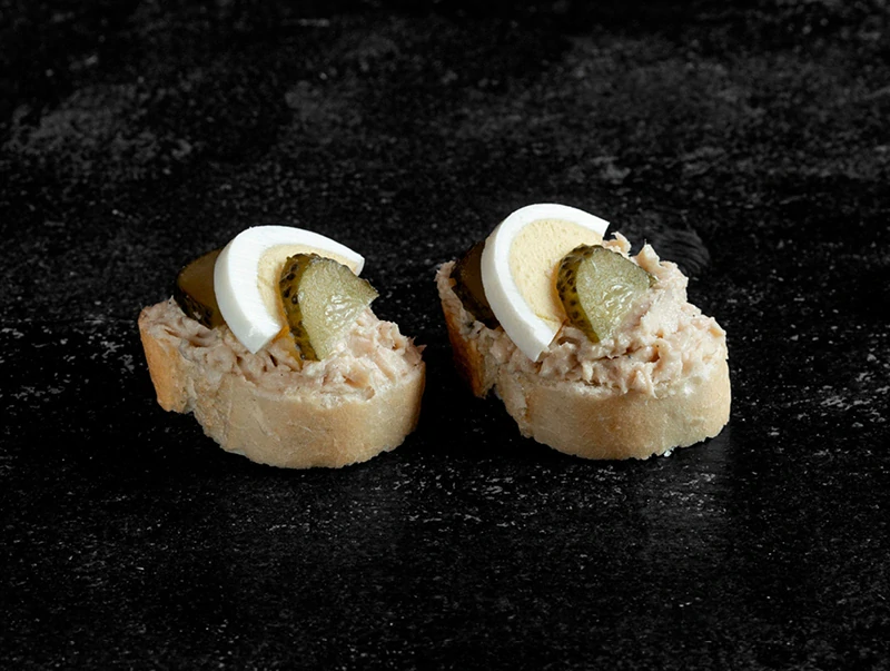 Tuňáková jednohubka