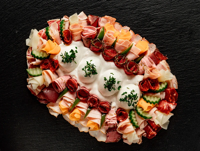 Obložená mísa se salátem 6- porcová