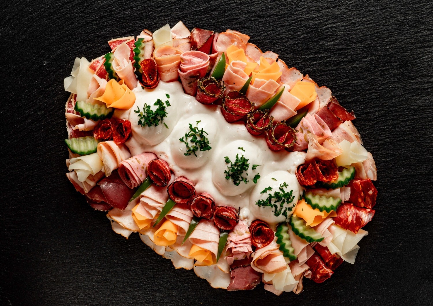 OBLOŽENÁ MÍSA SE SALÁTEM  4- PORCOVÁ